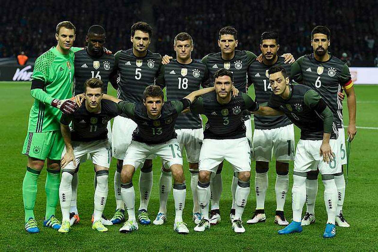 Les légendes du football : top 10 des joueurs allemands incontournables - plare. découvrez les joueurs allemands incontournables qui ont marqué l'histoire du football. plongez dans le parcours des légendes et des talents actuels, leurs réalisations et impact sur le jeu.