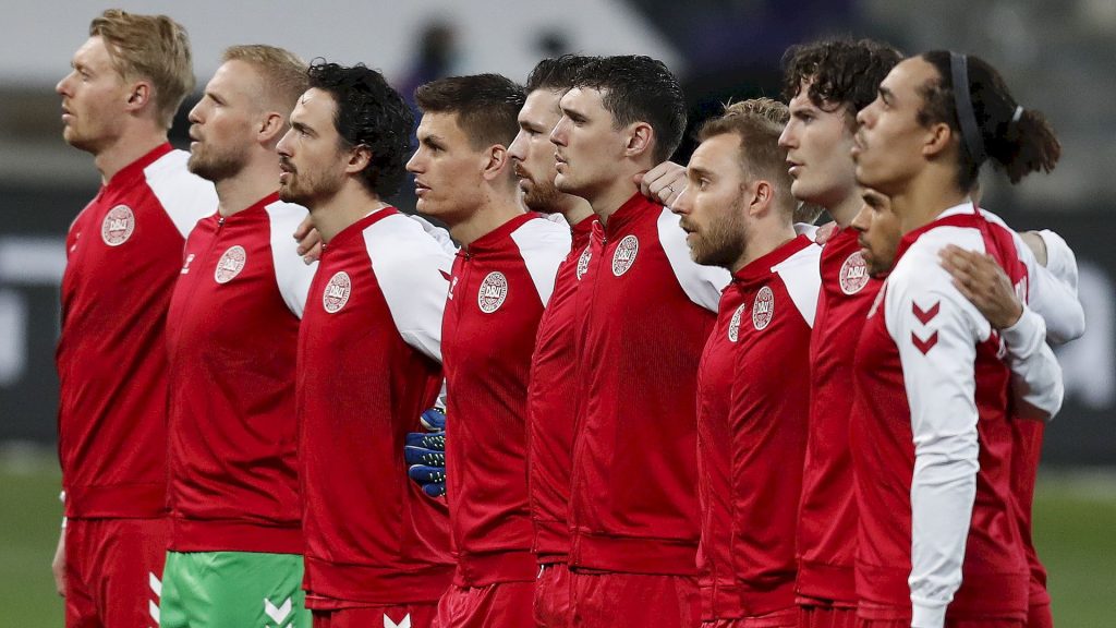 découvrez les joueurs danois de football qui marquent l'histoire du sport avec leur talent et leur passion. explorez leurs performances remarquables, leurs clubs et leur impact sur la scène internationale.
