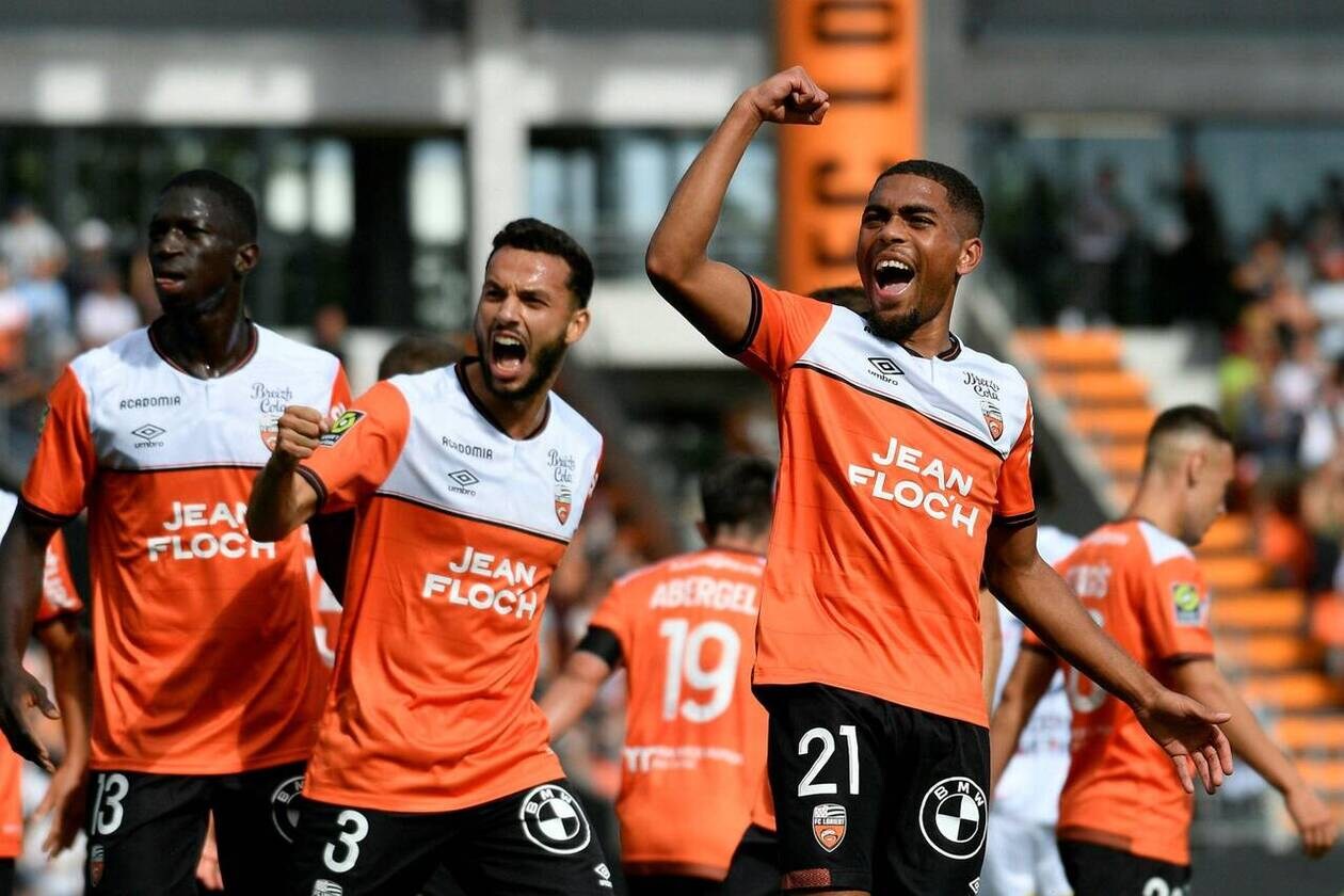 Une plongée dans l'histoire : les 10 joueurs emblématiques du FC Lorient - plare. découvrez les joueurs emblématiques du fc lorient, de leur parcours exceptionnel à leurs contributions mémorables au club. plongez dans l'histoire des légendes qui ont marqué le club breton et leur impact dans le monde du football.