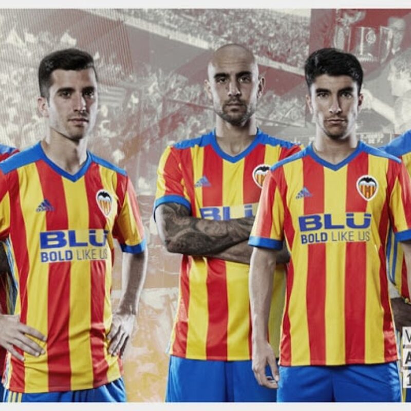 découvrez les joueurs emblématiques du valencia cf, une équipe riche en histoire et en légende. plongez dans le parcours de ces stars qui ont marqué de leur empreinte le club et le football espagnol.
