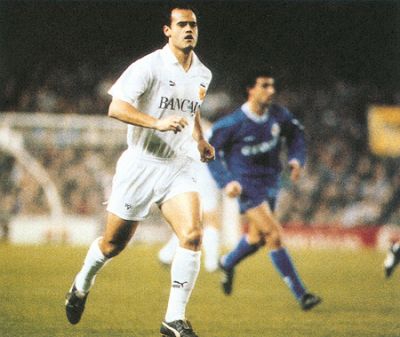 découvrez les joueurs emblématiques du valencia cf, club mythique du football espagnol. plongez dans l'histoire riche de l'équipe et revivez les moments forts et les performances des légendes qui ont marqué le club.
