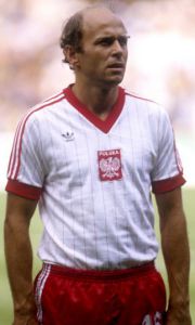 découvrez les héros du football polonais à travers les âges ! plongez dans l'histoire des joueurs légendaires qui ont marqué les terrains, leurs exploits mémorables et l'impact qu'ils ont eu sur le football en pologne et au-delà.