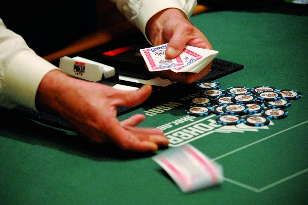 découvrez les joueurs de poker incontournables qui ont marqué l'histoire du jeu. apprenez-en plus sur leurs stratégies, leurs succès et les moments mémorables qui les rendent légendaires dans le monde du poker.