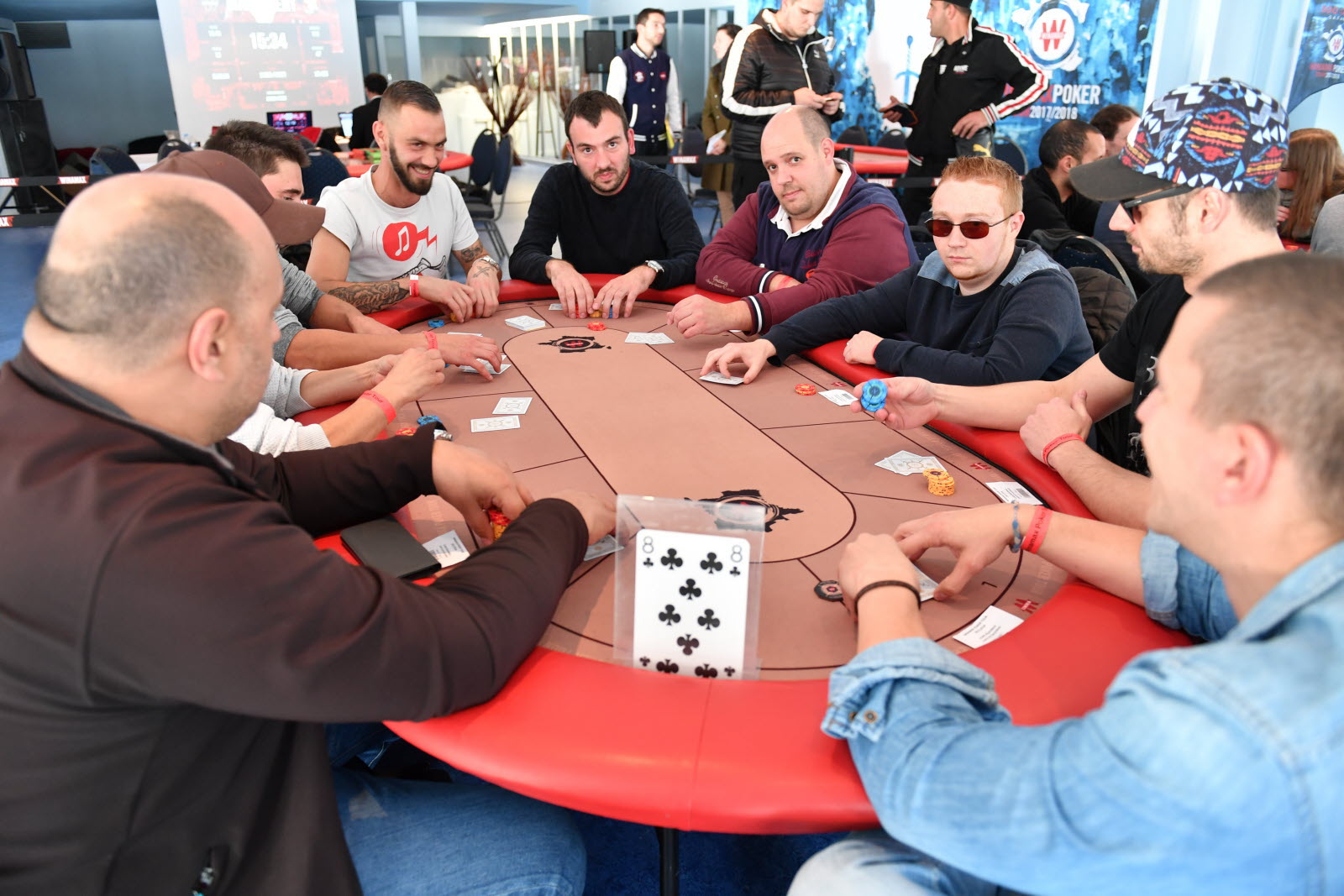 découvrez les joueurs de poker incontournables qui ont marqué l'histoire du jeu. apprenez-en plus sur leurs stratégies, leurs parcours et les moments clés qui les ont propulsés au sommet. plongez dans l'univers fascinant du poker à travers les récits de ces champions.