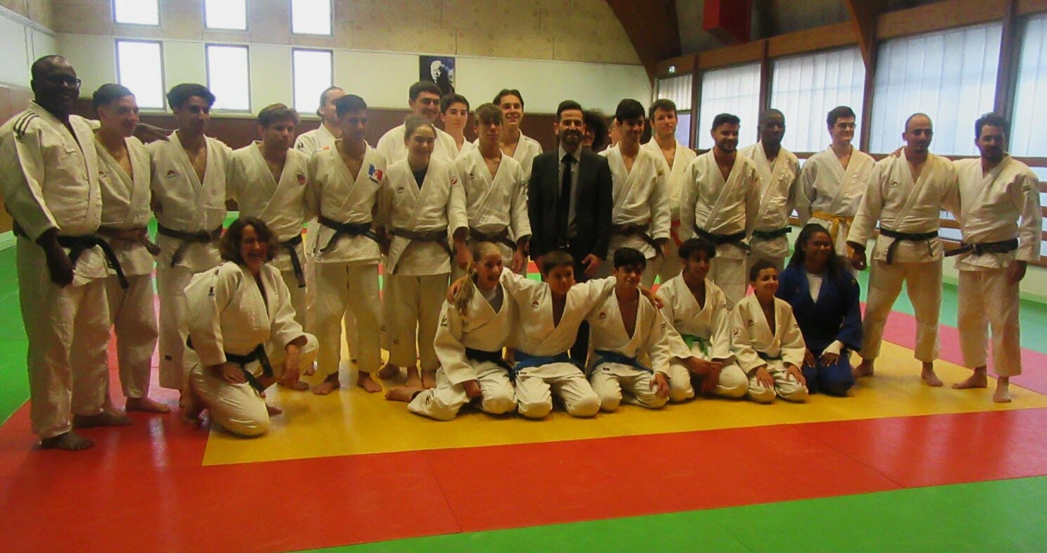 Les 10 judokas les plus emblématiques de l'histoire - plare. découvrez les judokas emblématiques qui ont marqué l'histoire de ce sport. explorez leurs parcours, leurs victoires et leur impact sur le judo à travers le monde.