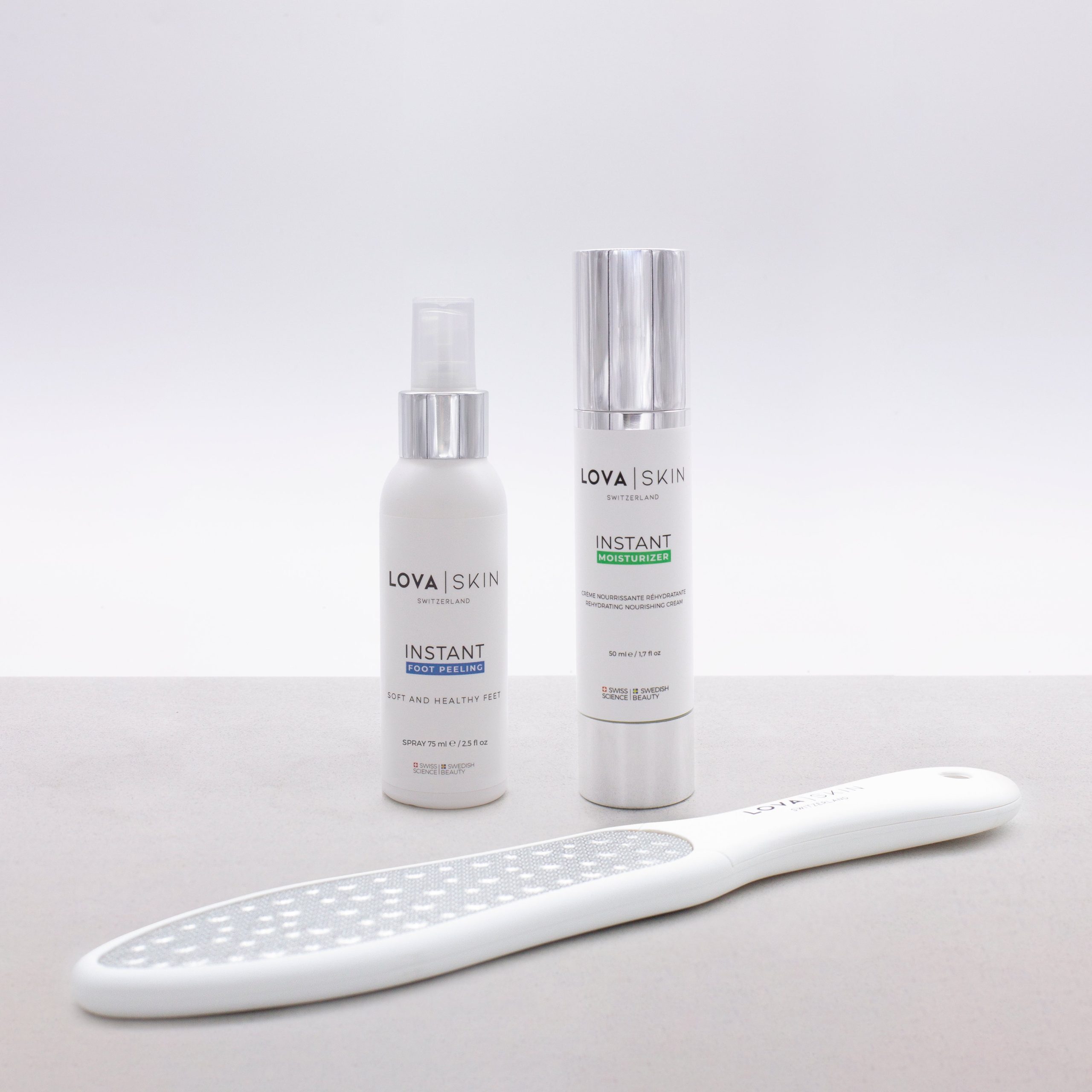 découvrez le kit peeling pieds lovaskin, conçu pour exfolier et hydrater la peau de vos pieds. offrez-vous une expérience de spa à domicile avec cette recette unique qui laisse vos pieds doux, lisses et rafraîchis.