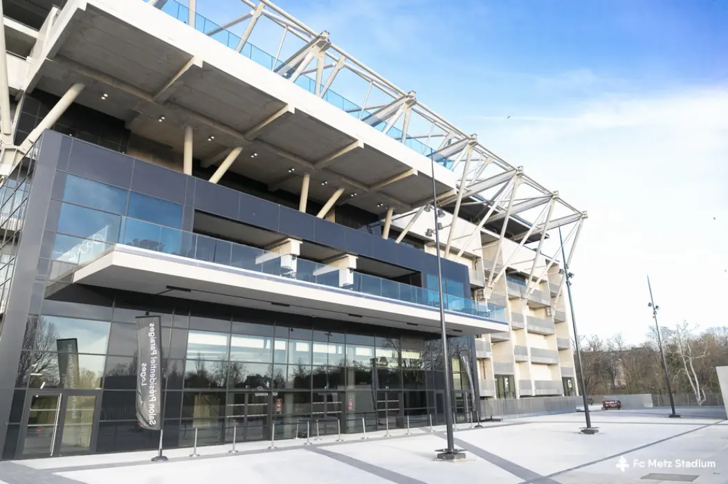 découvrez l'univers captivant des légendes du fc metz, où passion et histoire se croisent. plongez dans le parcours des joueurs emblématiques qui ont marqué le club et revivez les moments mémorables qui ont façonné l'identité du fc metz. une tribune dédiée aux héros du passé et à leur impact sur le football français.