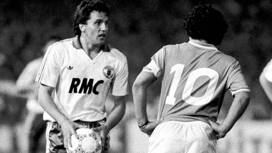 Les 10 légendes du football argentin qui ont marqué l'histoire du sport - plare. découvrez les légendes du football argentin, des icônes qui ont marqué l'histoire du sport avec leur talent exceptionnel. plongez dans les récits inspirants de joueurs tels que diego maradona et lionel messi, et explorez leur impact sur le monde du football.