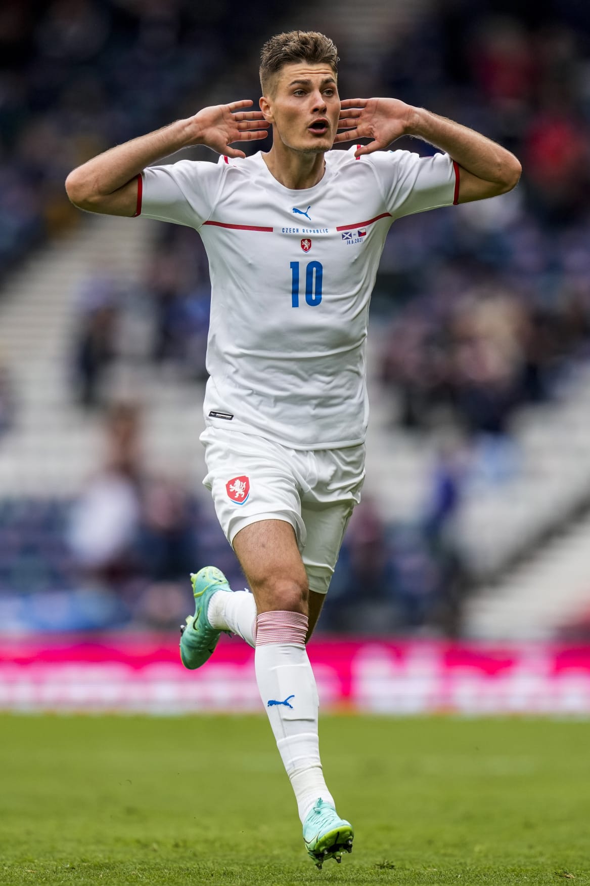 Les 10 légendes du football tchèque qui ont marqué l'histoire - plare. découvrez les légendes du football tchèque qui ont marqué l'histoire du sport. revivez les exploits des grands joueurs, leurs contributions et la passion qui entoure le football en république tchèque.