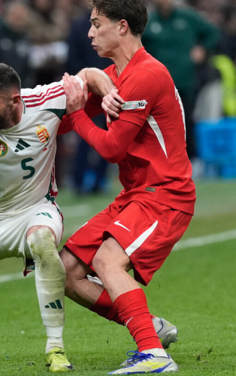 découvrez les légendes du football turc, des joueurs emblématiques aux récits marquants qui ont façonné l'histoire du sport en turquie. plongez dans l'univers passionnant des héros du ballon rond et revivez leurs exploits inoubliables.