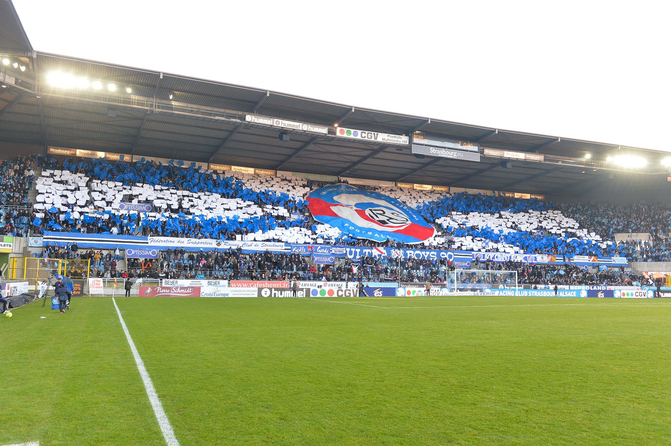 Les 10 légendes qui ont marqué l'histoire du Racing Club de Strasbourg - plare. découvrez l'histoire fascinante des légendes du racing club de strasbourg, un club emblématique du football français. plongez dans les récits mémorables des joueurs qui ont marqué les esprits et célébré les succès de cette équipe mythique. revivez les moments forts qui ont façonné l'identité du racing et continuez de soutenir votre club avec fierté.
