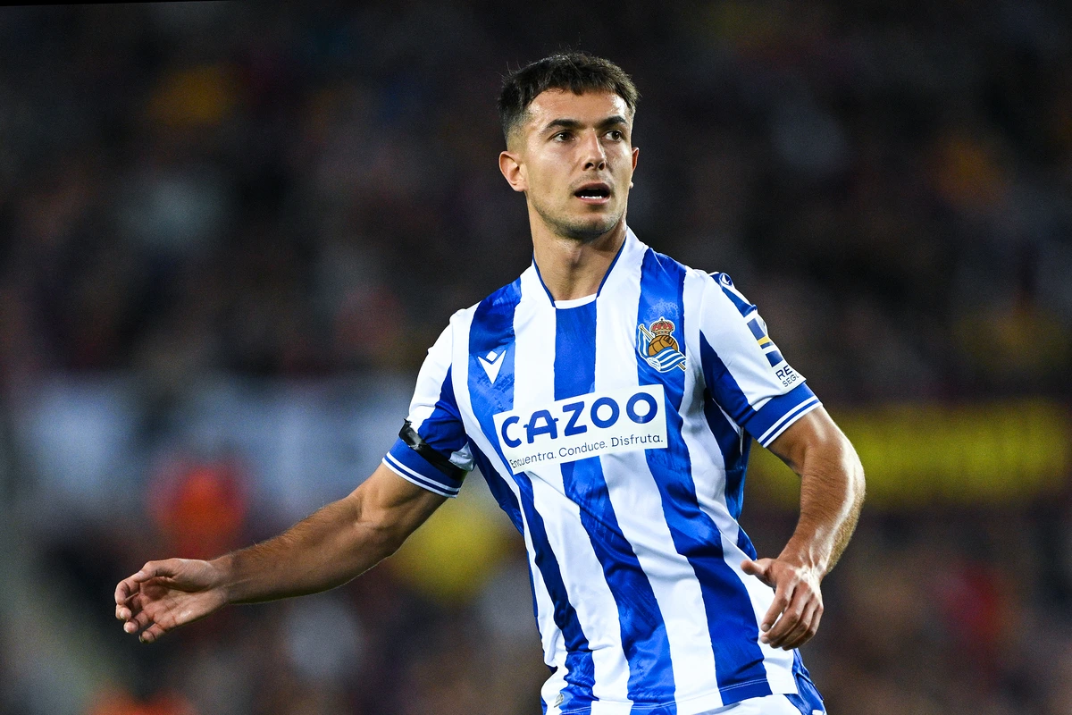 découvrez les légendes de la real sociedad, une équipe emblématique du football espagnol, qui a marqué l'histoire par ses joueurs emblématiques, ses victoires mémorables et son impact sur le sport. plongez dans l'héritage de ces icônes qui ont fait vibrer les fans et façonné l'avenir du club.