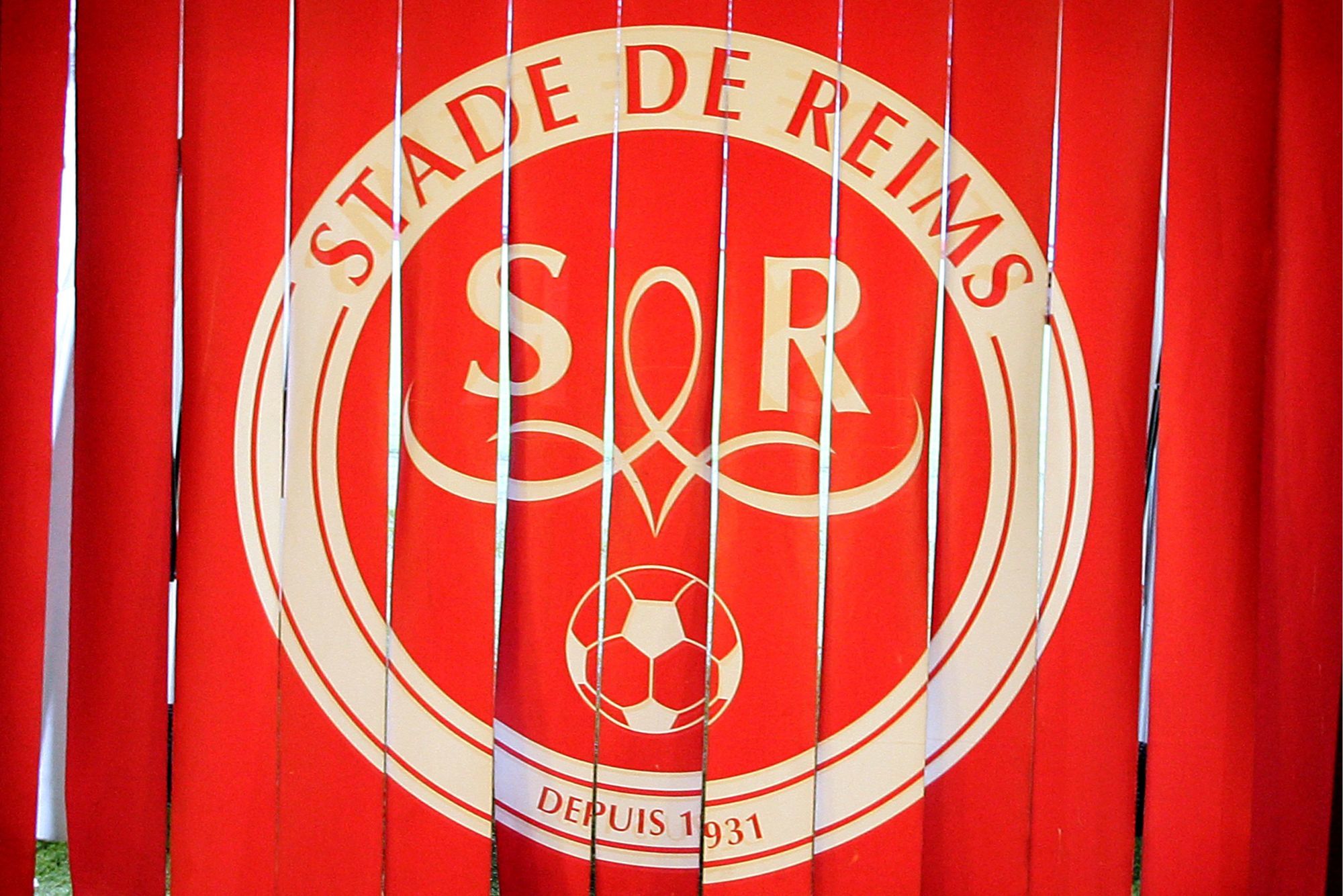 Les 10 légendes du Stade de Reims - plare. découvrez l'univers fascinant des légendes de reims, une ville riche en histoire et en culture. explorez les récits mythiques et les personnages emblématiques qui ont façonné son patrimoine. plongez dans ce voyage captivant à travers le temps !