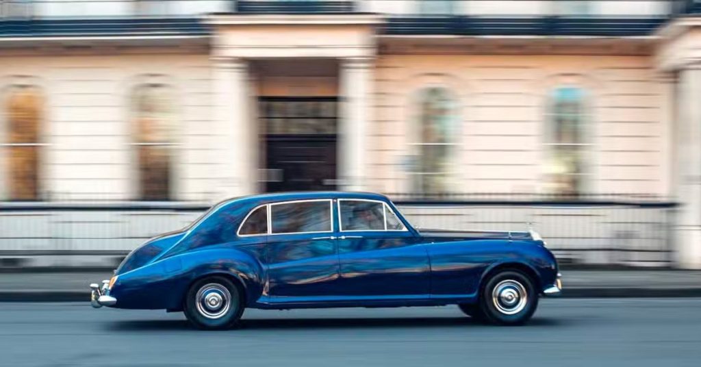 Rolls-Royce Phantom V : élégance et confort inégalés à votre portée