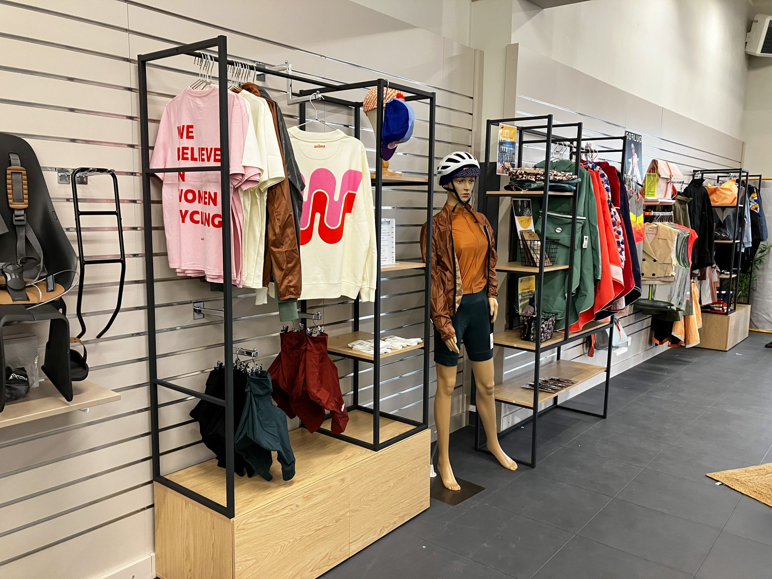 Les 10 meilleures boutiques de vélos en ligne - plare. découvrez notre sélection des meilleures boutiques de vélos pour trouver votre monture idéale. que vous soyez débutant ou cycliste aguerri, ces enseignes offrent un large choix de vélos, accessoires et services pour tous vos besoins. profitez de conseils d'experts et d'offres exclusives dans votre quête de la liberté à deux roues.