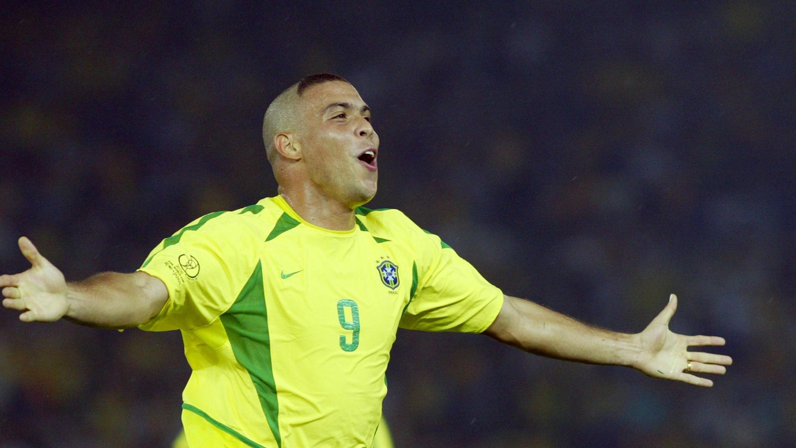 Les 10 meilleurs buteurs ayant marqué l'histoire de la Coupe du Monde - plare. découvrez les meilleurs buteurs de l'histoire de la coupe du monde, analysez leurs performances exceptionnelles et revivez les moments mémorables qui ont marqué le tournoi. plongez dans les statistiques et les anecdotes des attaquants les plus prolifiques du football mondial.