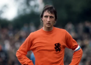 Les 10plus grands footballeurs suisses de tous les temps - plare. découvrez les meilleurs footballeurs suisses qui ont marqué l'histoire du football. de leurs performances sur le terrain à leurs contributions internationales, plongez dans le parcours exceptionnel de ces athlètes talentueux qui font briller la suisse dans le monde du sport.