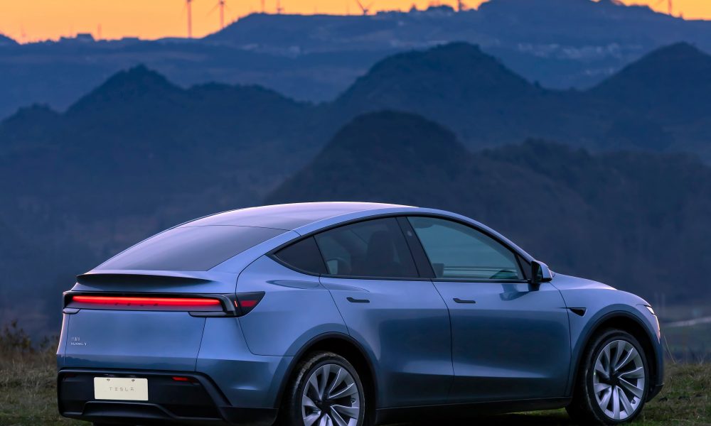 new model y rear logo lightbar night - plare.
