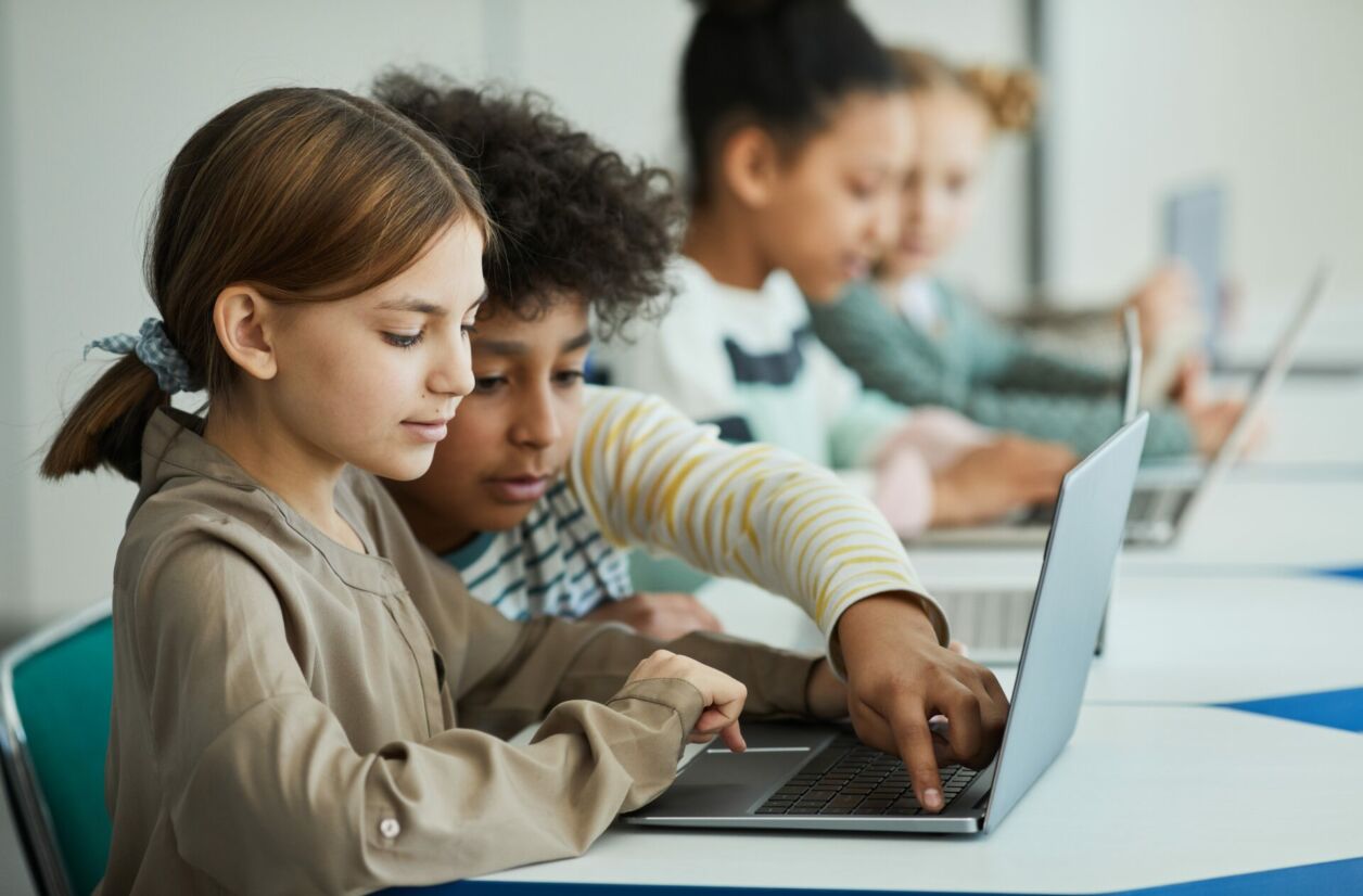 découvrez comment le numérique transforme l'éducation, enrichissant les méthodes d'apprentissage et facilitant l'accès à des ressources pédagogiques innovantes. explorez les enjeux, les outils et les solutions pour une éducation connectée et adaptée aux besoins des élèves.