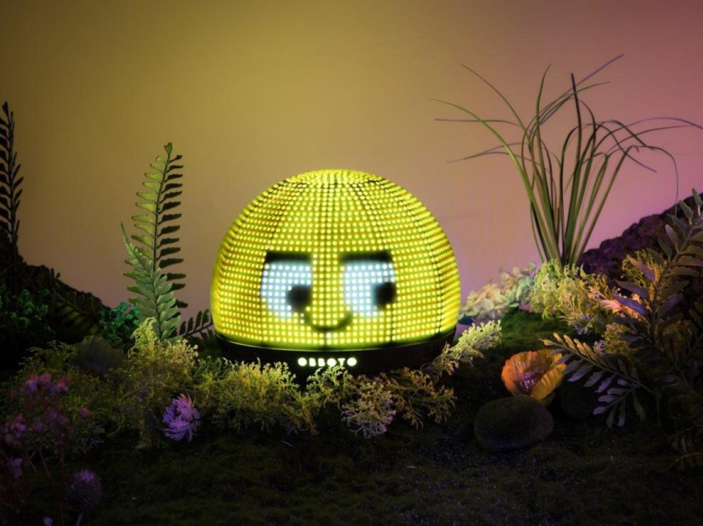 Transformez Votre Bureau avec l’Incroyable Boule à Neige AI de 360° : La Mini Vegas Sphere d’OBBOTO Révolutionne votre Espace !