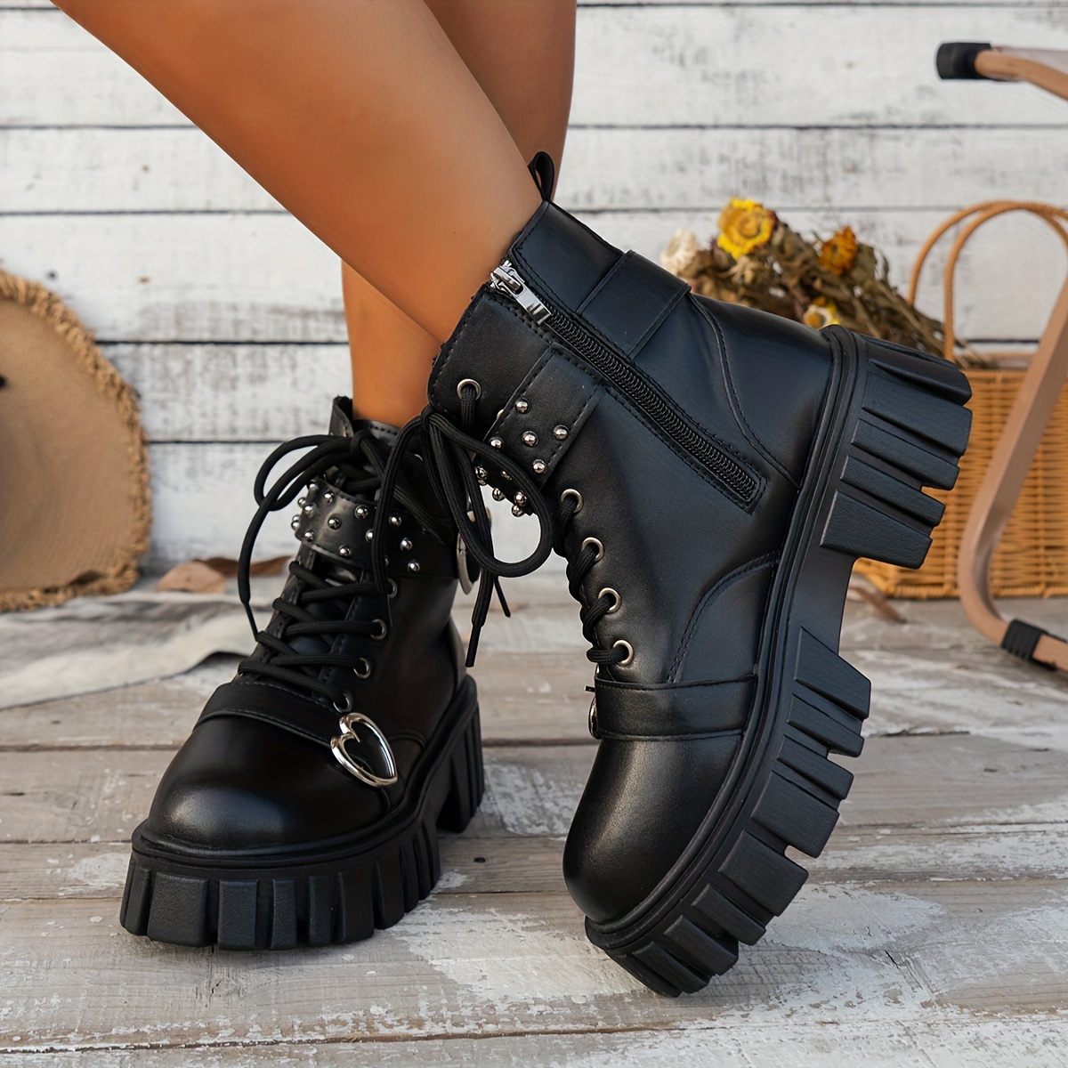 découvrez les dernières tendances des plateformes de chaussures en 2025. explorez notre sélection stylée et confortable qui allie mode et praticité pour un look unique cette saison.