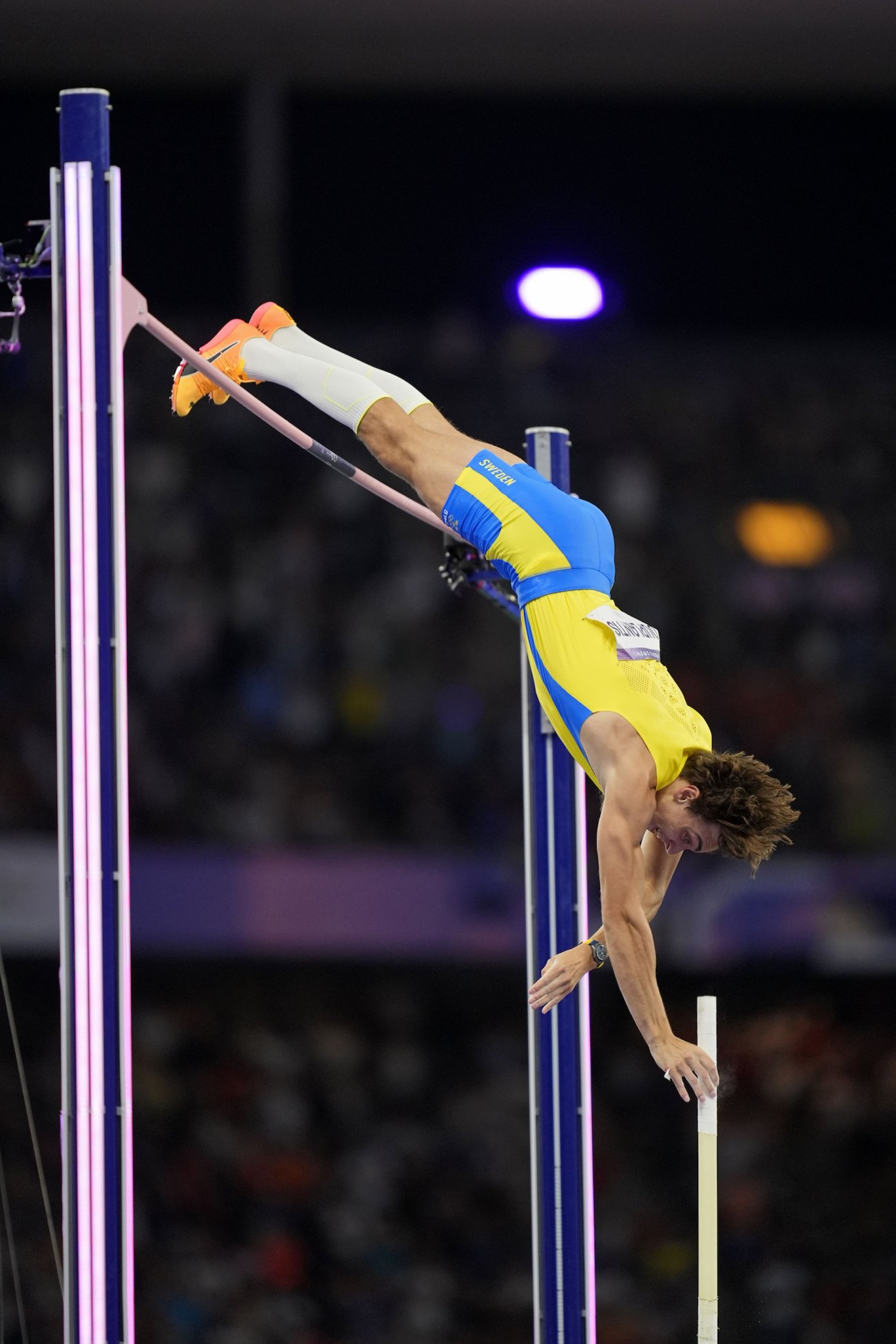 découvrez les records impressionnants du saut à la perche, des performances incroyables d'athlètes qui repoussent les limites de la discipline. plongez dans l'histoire et les chiffres qui marquent ce sport fascinant.