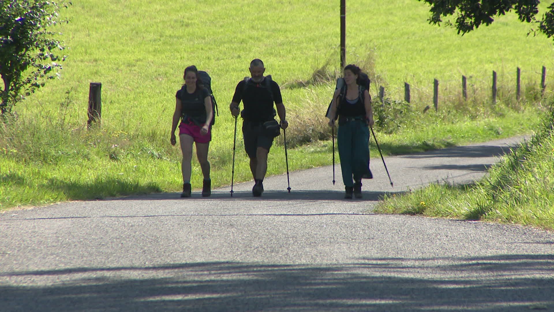 découvrez les risques associés au chemin de compostelle : conseils pratiques, sécurité des randonneurs et préparation à l'éventualité d'imprévus. équipez-vous pour profiter pleinement de cette expérience spirituelle et naturelle.