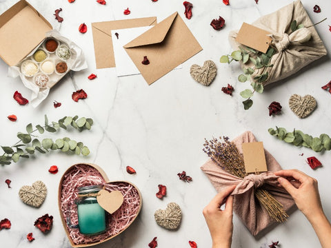 Les 10 sites incontournables pour dénicher la parfaite idée cadeau - plare. découvrez notre sélection de sites cadeaux pour trouver l'inspiration parfaite pour chaque occasion. que ce soit pour un anniversaire, noël ou toute autre célébration, explorez des idées originales et personnalisées qui raviront vos proches.