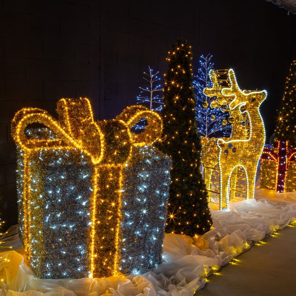 Les 10 sites incontournables pour une décoration de Noël réussie - plare. découvrez les meilleurs sites déco noël pour embellir votre intérieur pendant les fêtes. trouvez des inspirations, des idées créatives et des astuces pour une décoration festive et chaleureuse qui émerveillera vos proches.