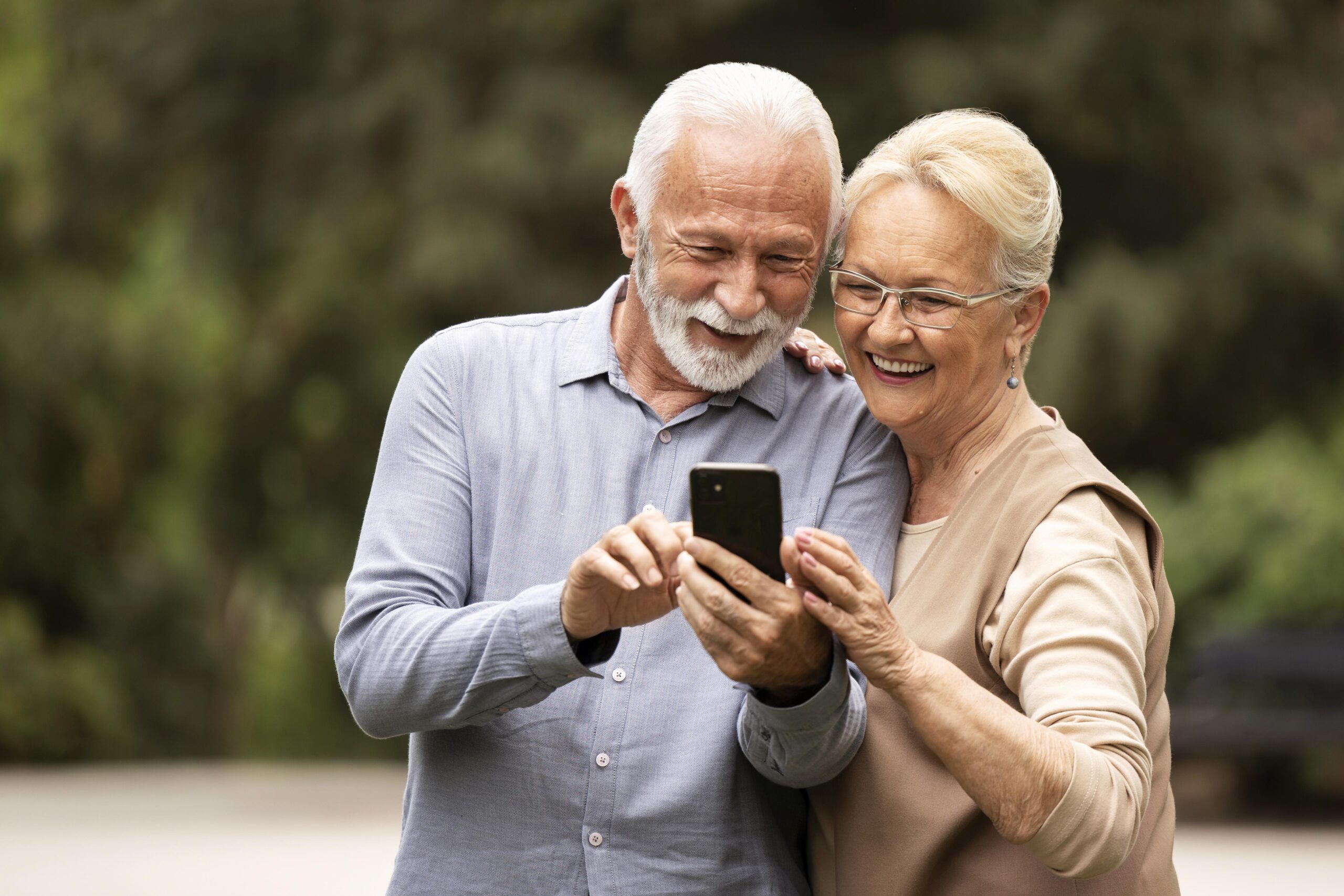 découvrez notre sélection de smartphones adaptés aux seniors, alliant simplicité d'utilisation, grandes icônes et fonctionnalités pratiques. idéaux pour rester connectés avec vos proches tout en facilitant la navigation au quotidien.