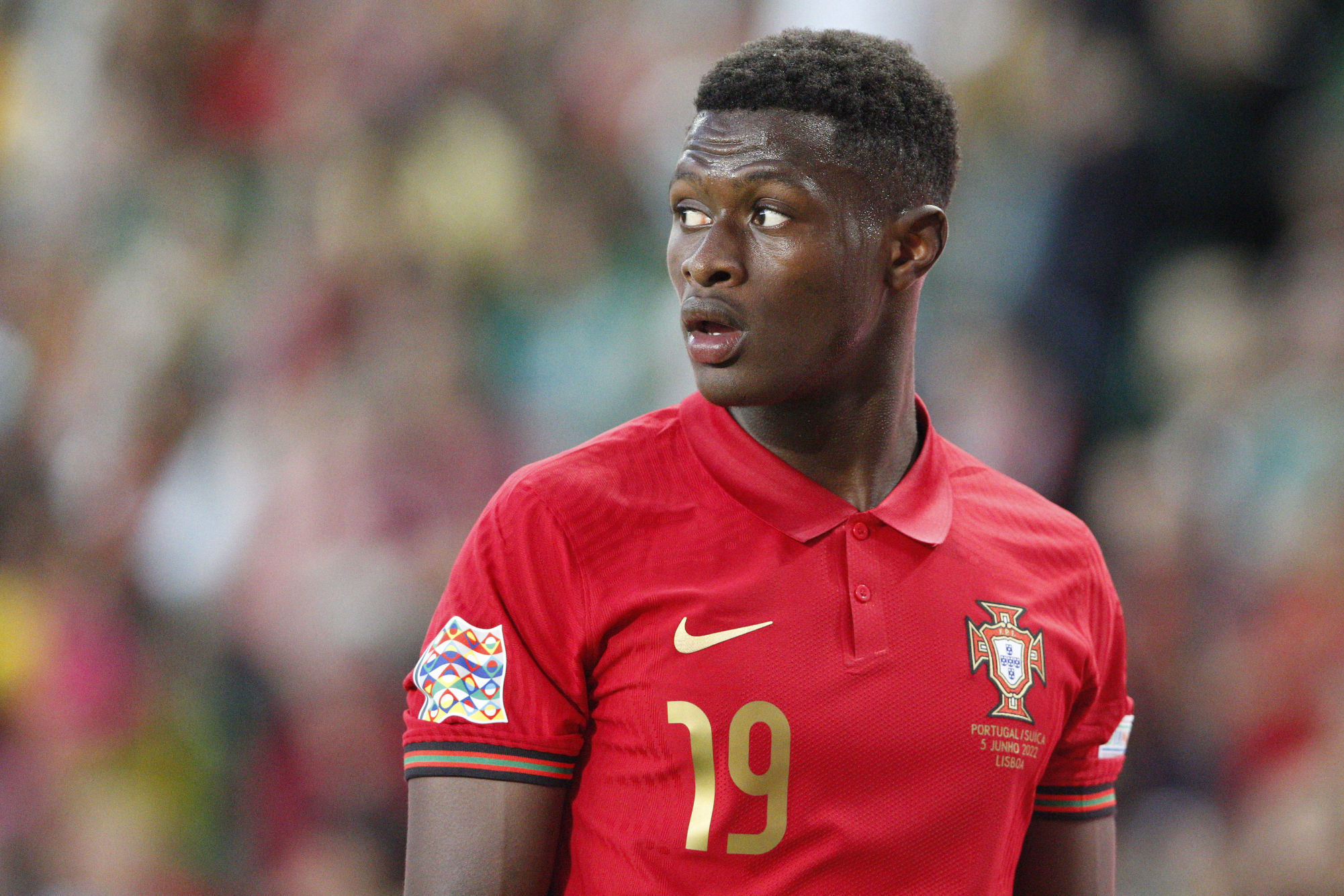 découvrez notre sélection des 10 meilleurs joueurs portugais, qui ont marqué l'histoire du football par leur talent, leur technique et leurs performances exceptionnelles sur le terrain. plongez dans l'univers des légendes du sport national et international.