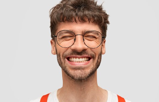 découvrez les avantages du tourisme dentaire pour vos implants dentaires. économisez sur vos traitements tout en accédant à des soins de qualité à l'étranger. profitez d'une combinaison parfaite entre vacances et santé bucco-dentaire !