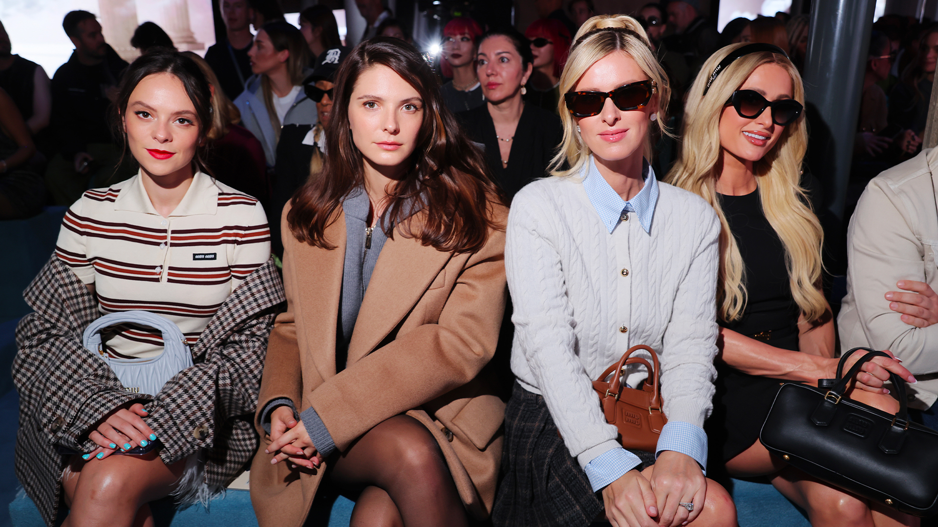 découvrez notre collection exclusive de vêtements de luxe pour 2025. alliant sophistication et modernité, ces pièces uniques sauront sublimer votre style tout en reflétant l'élégance intemporelle. ne laissez pas passer l'occasion de vous démarquer avec des créations haut de gamme.