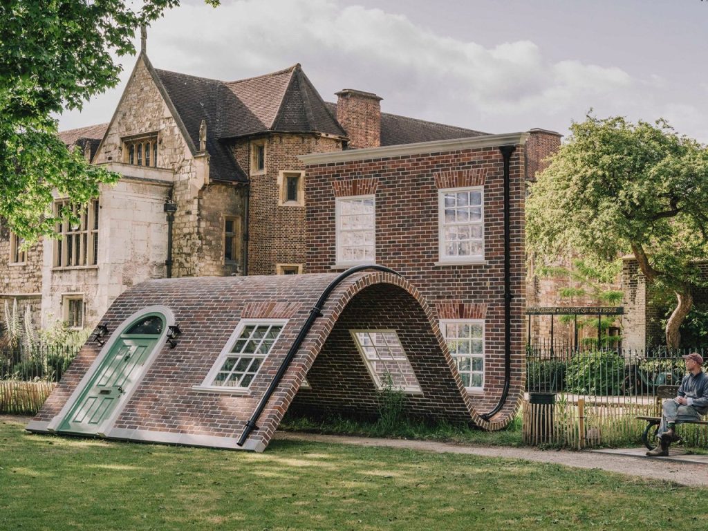 Découvrez la Sculpture en Brique qui Réinvente l’Architecture Géorgienne à Londres !