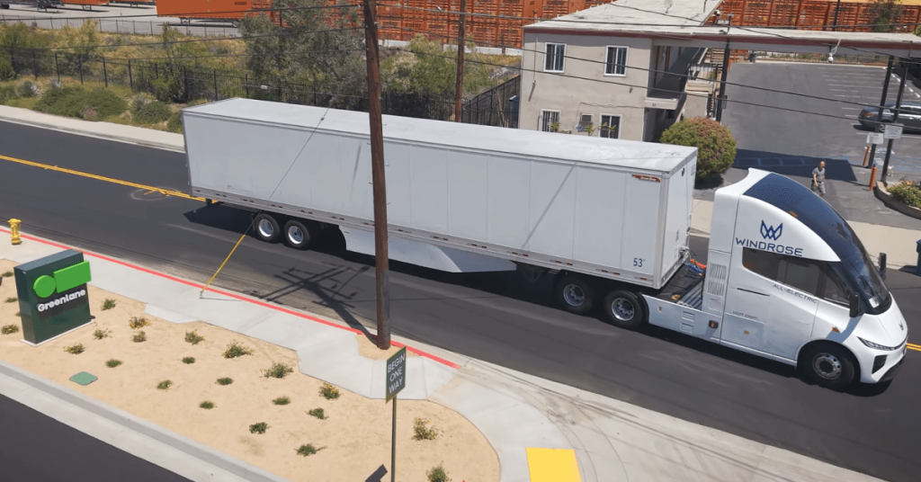 Electric semi-truck réussit un trajet impressionnant de presque 600 miles avec une seule charge