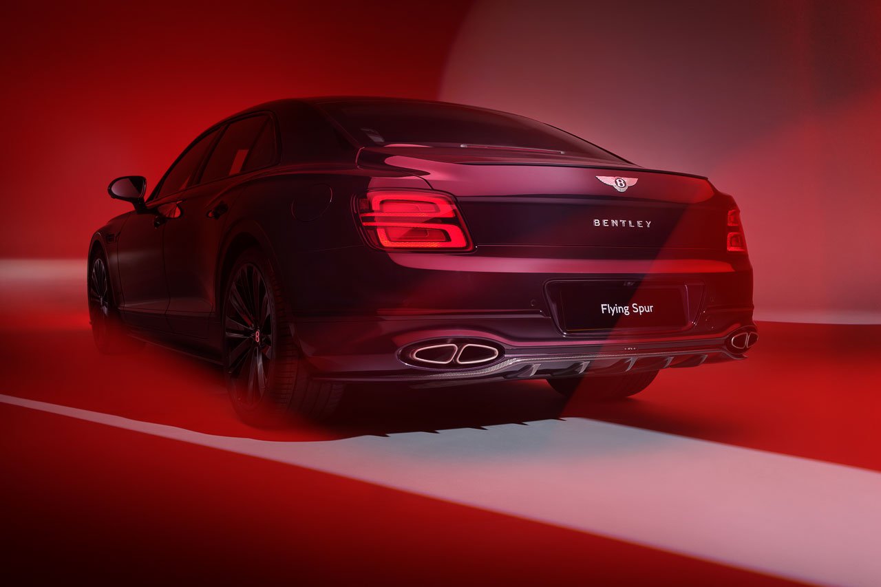 1751478294 586 Decouvrez le Nouveau Systeme dEchappement en Titane Akrapovic pour Bentley - plare.
