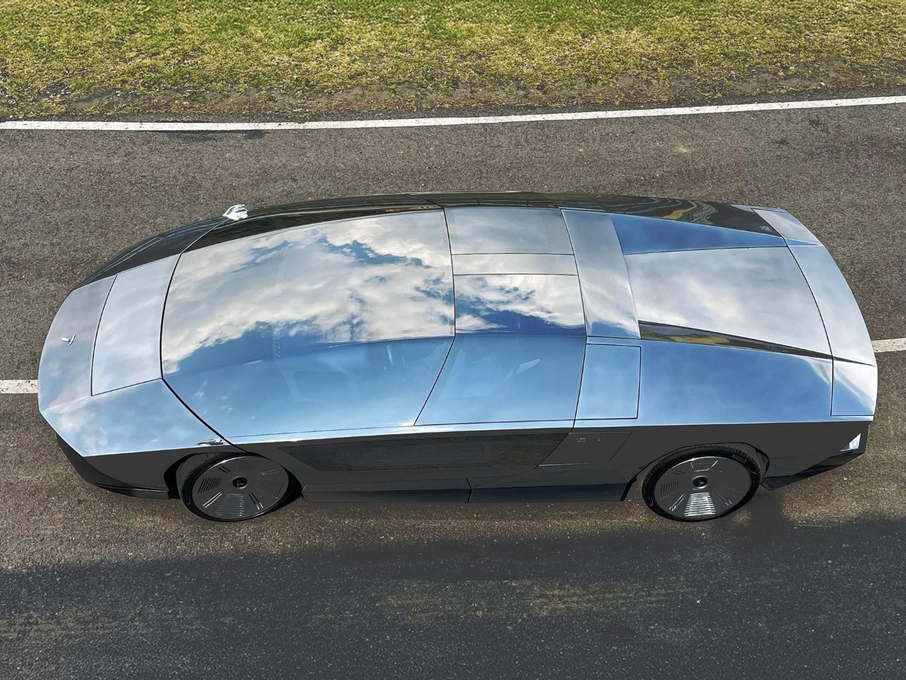 1751504621 880 Decouvrez la Maserati au Design Etonnant Le MacBook Air - plare.