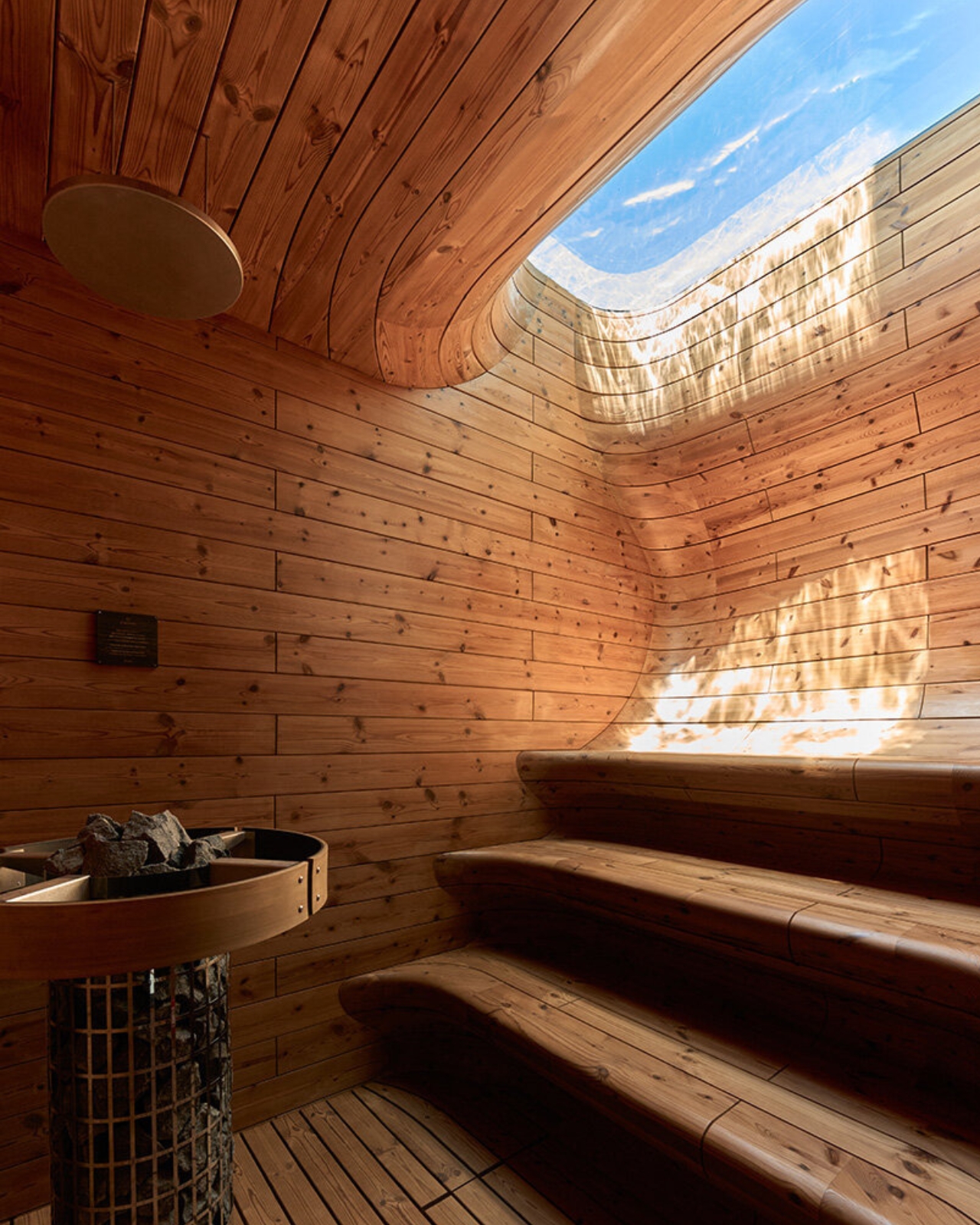 1751538132 515 Decouvrez la Villa Circulaire Ecologique en Terre avec un Toit - plare.