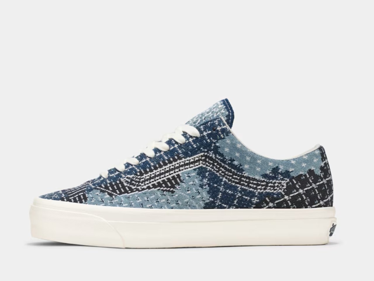 1751554572 218 Decouvrez les Sneakers Denim Patchees de la Collaboration Etonnante entre Vans - plare.