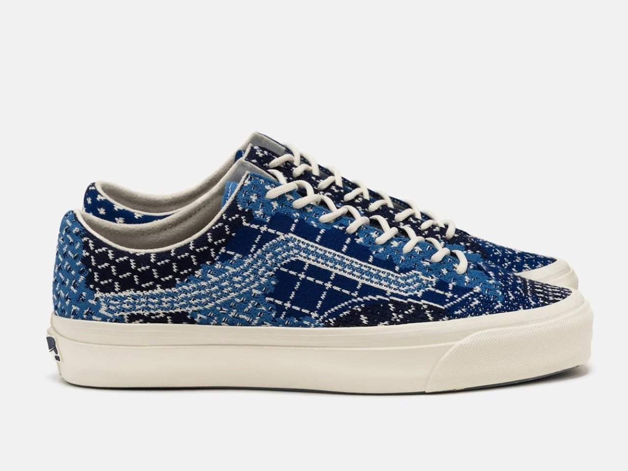 1751554572 484 Decouvrez les Sneakers Denim Patchees de la Collaboration Etonnante entre Vans - plare.