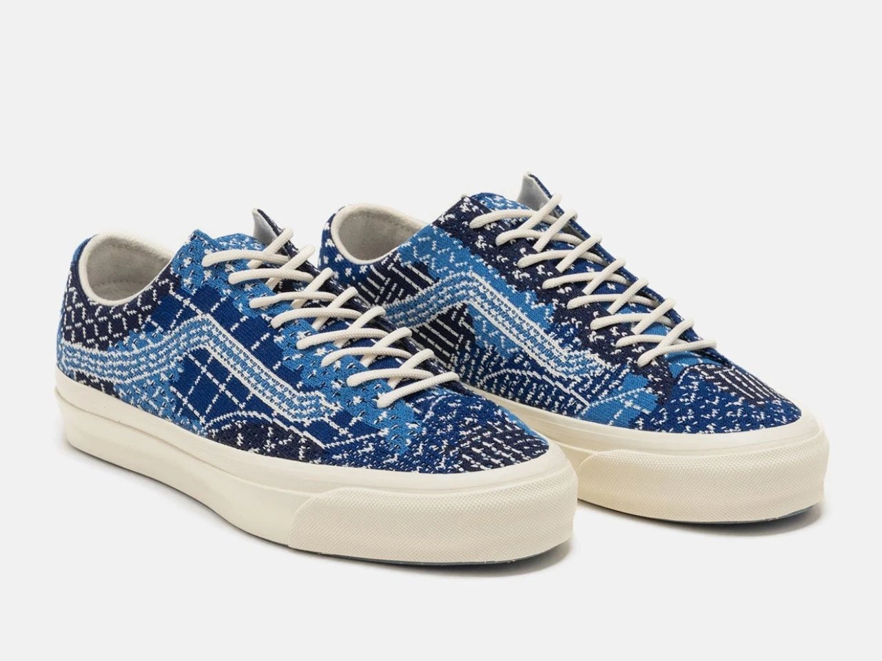 1751554573 800 Decouvrez les Sneakers Denim Patchees de la Collaboration Etonnante entre Vans - plare.