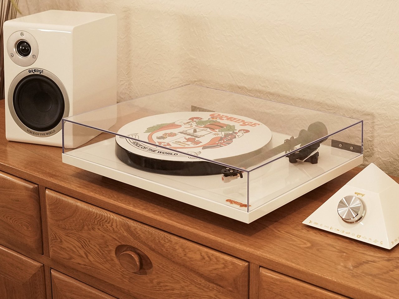 1751557384 428 Decouvrez lelegance de la platine Orange Amps O un - plare.
