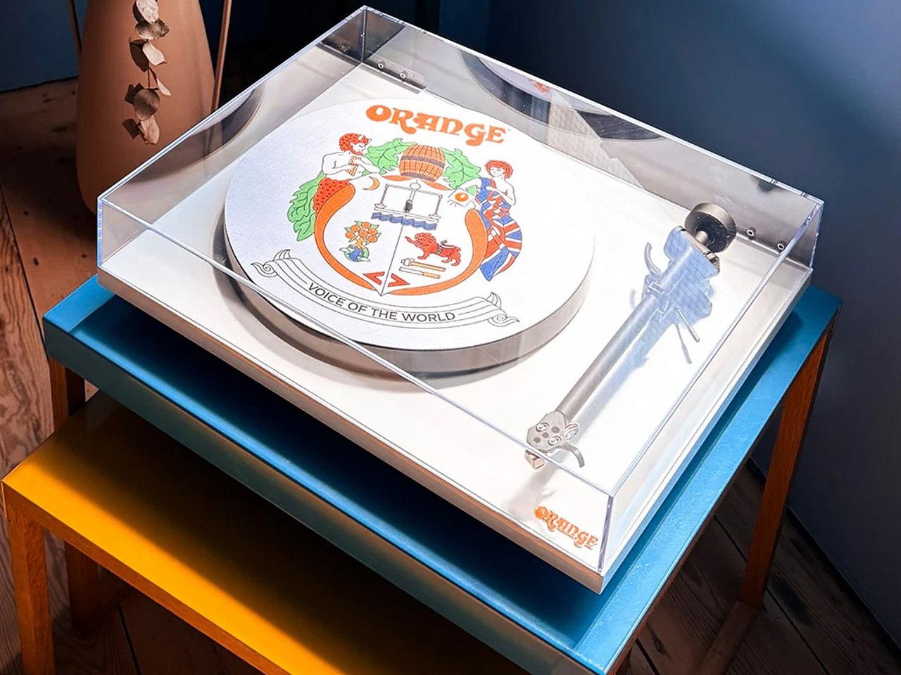 1751557385 957 Decouvrez lelegance de la platine Orange Amps O un - plare.