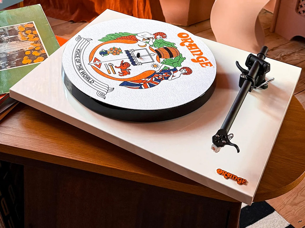 1751557386 845 Decouvrez lelegance de la platine Orange Amps O un - plare.