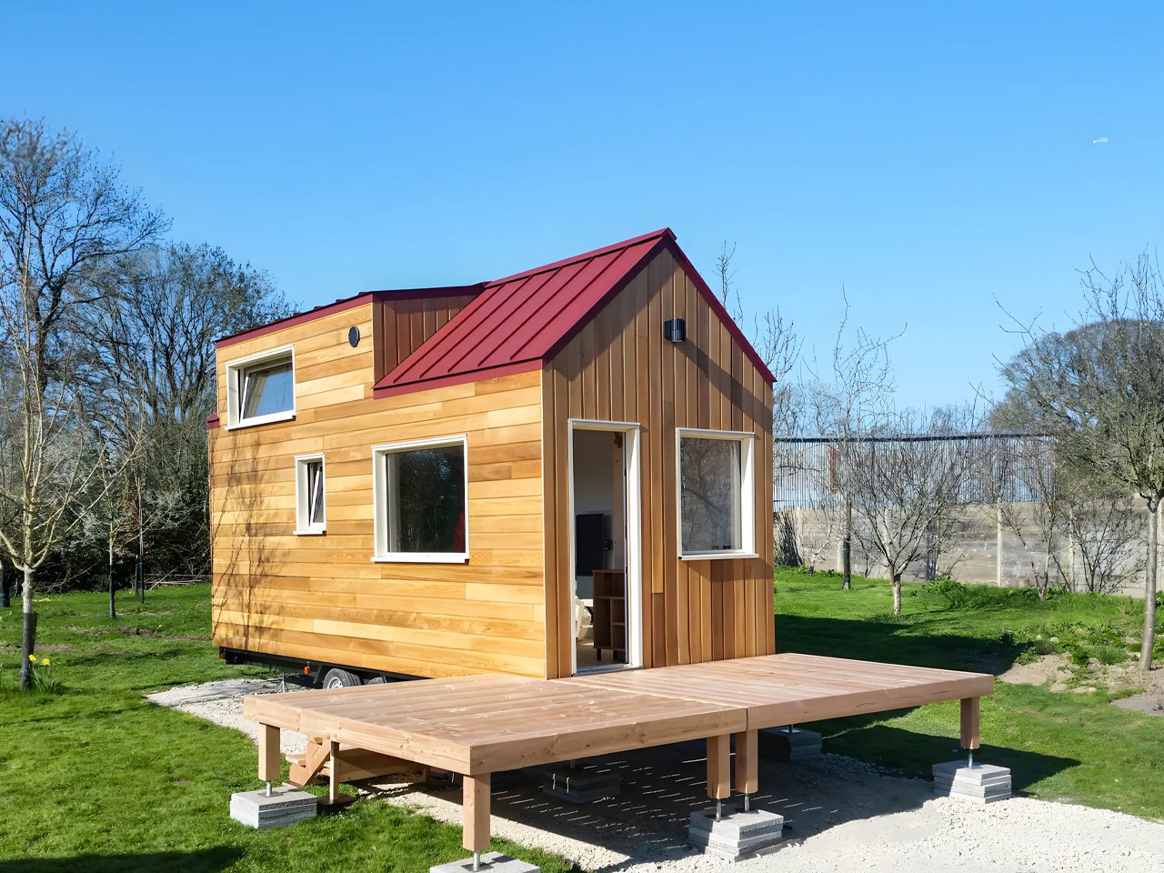 1751587729 379 Decouvrez la Tiny Home Parfaite LIdeal Bureau a Domicile - plare.
