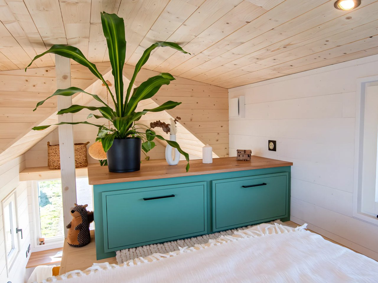 1751587729 584 Decouvrez la Tiny Home Parfaite LIdeal Bureau a Domicile - plare.