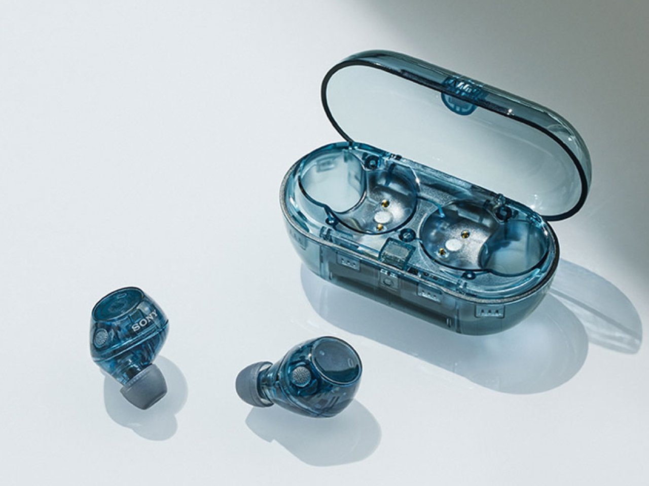 1751630639 496 10 Must Have See Through Audio Gadgets Stunning Transparent CD Players Speakers - plare.