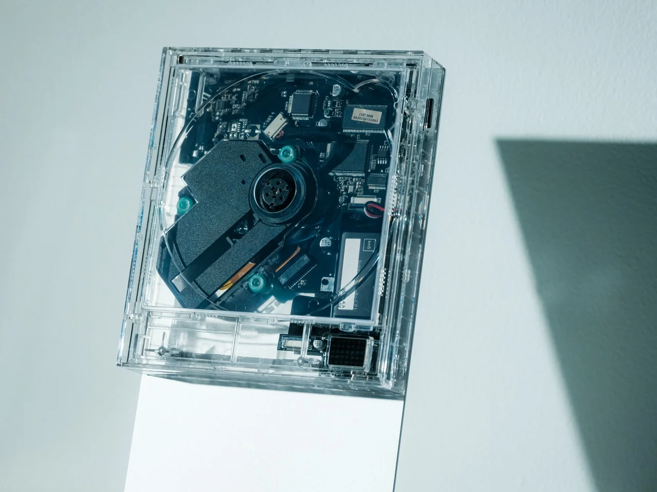 1751630639 721 10 Must Have See Through Audio Gadgets Stunning Transparent CD Players Speakers.webp - plare.