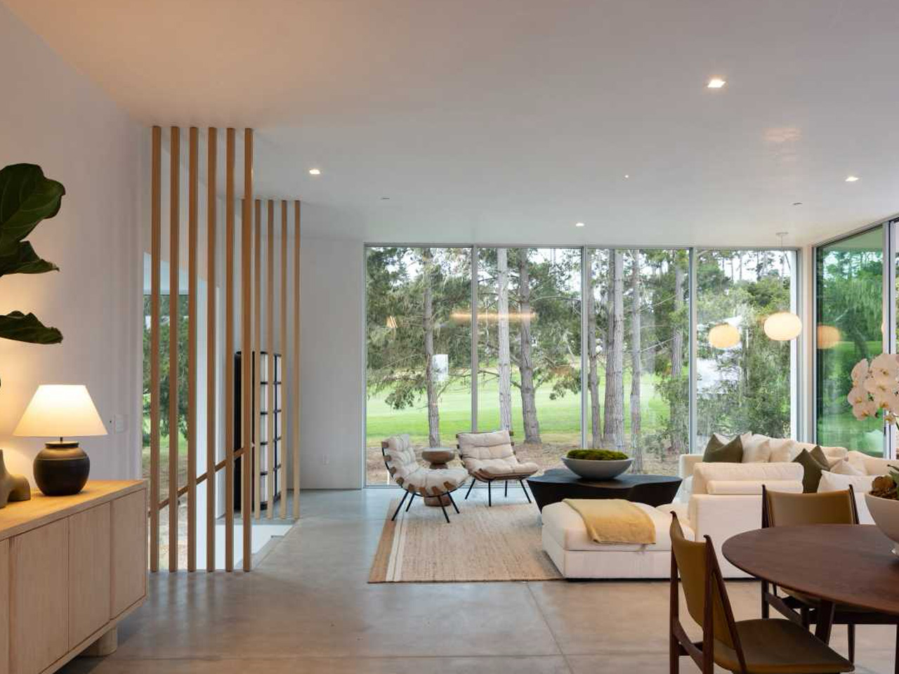 1751651807 668 Decouvrez un Maison Japandi Eblouissante avec Teahouse Flottant Pont en - plare.