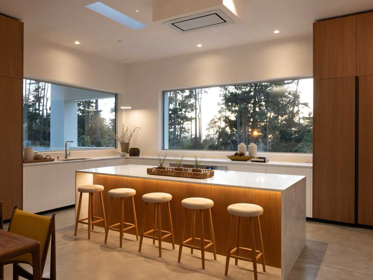 1751651808 271 Decouvrez un Maison Japandi Eblouissante avec Teahouse Flottant Pont en - plare.